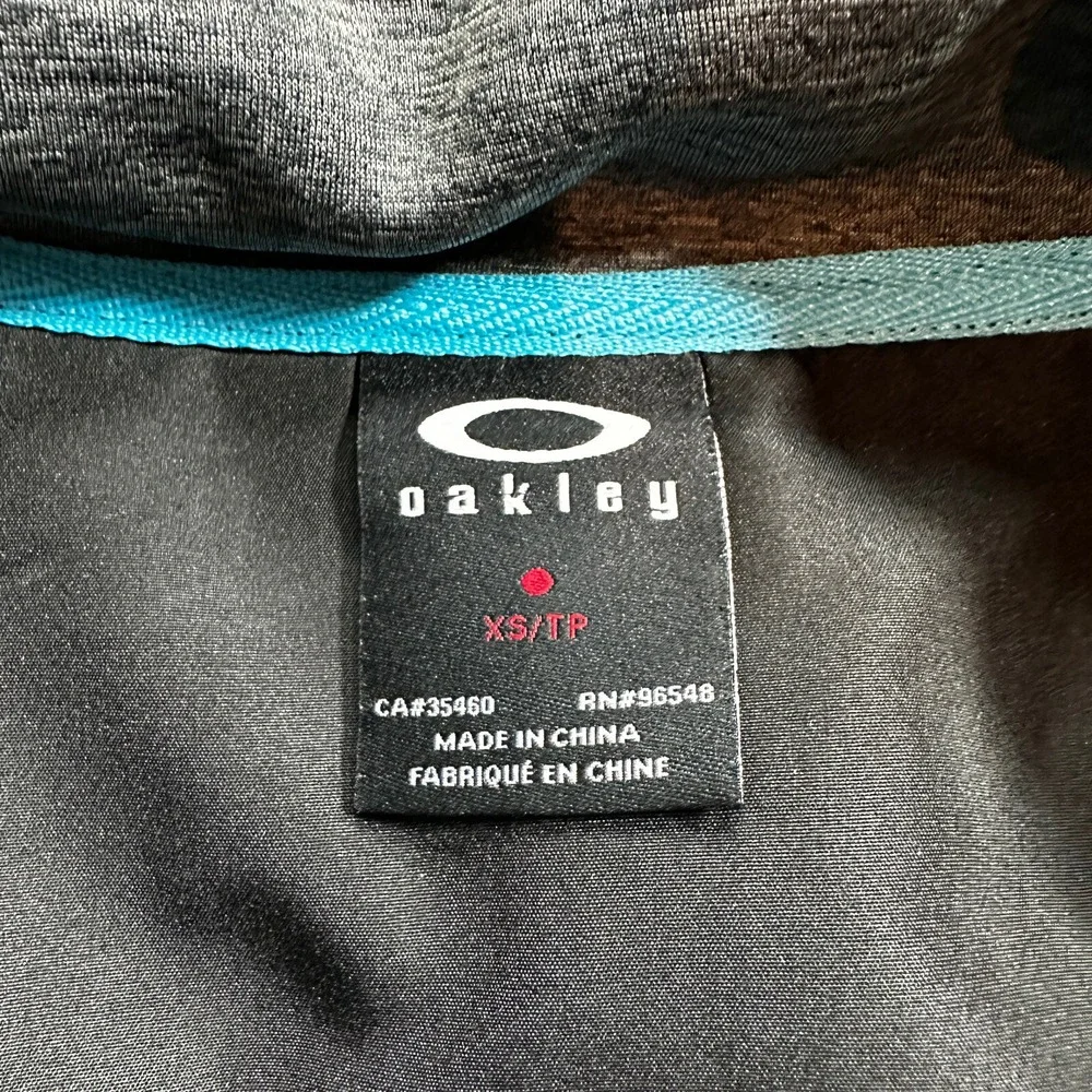 Oakley stay warm